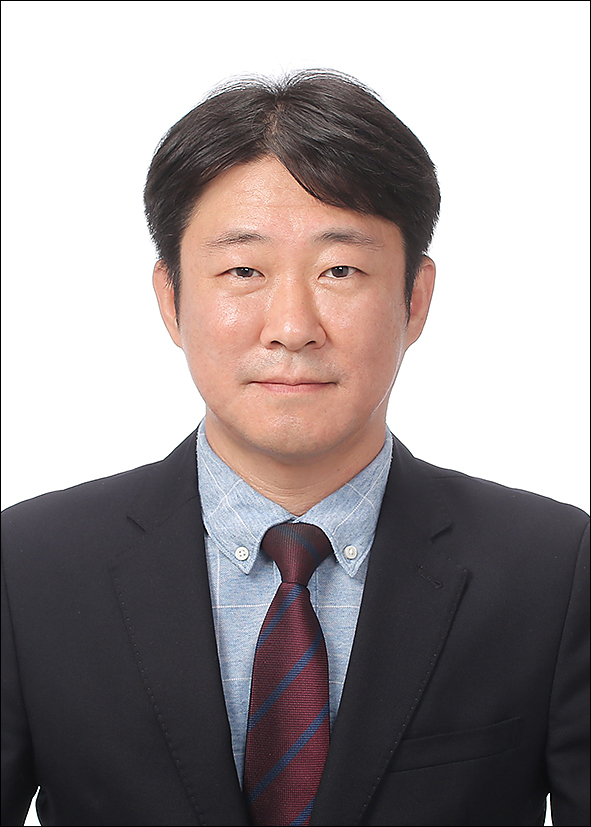 Prof. Jun-Gu, Lee 사진